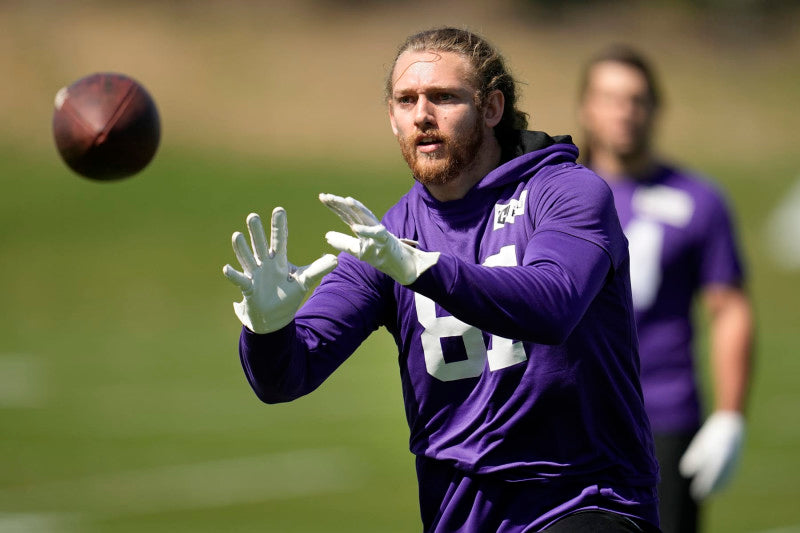 T.J. Hockenson, Vikings Agree to Reported 4-Year, $68.5M Contract to Reset TE Market