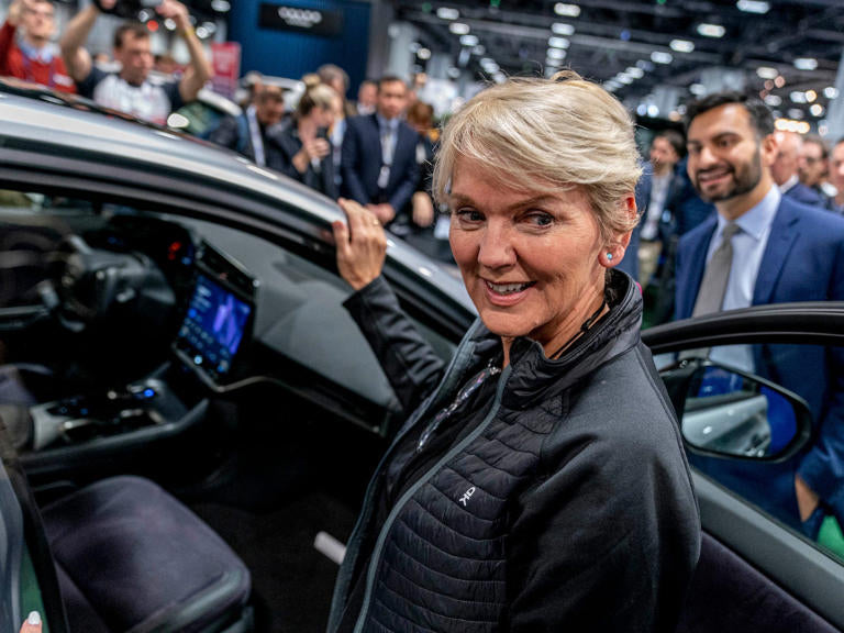 US Energy Secretary takes electric car roadtrip, couldn't find enough chargers